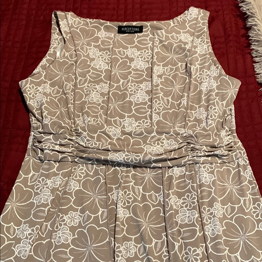 Perceptions size 18 Women's Floral Dress - Tan and White excellent condition
